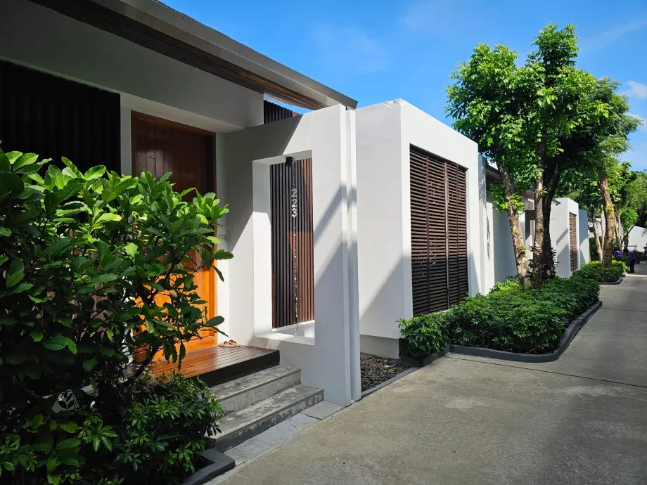 Entréer till privata villor med pool