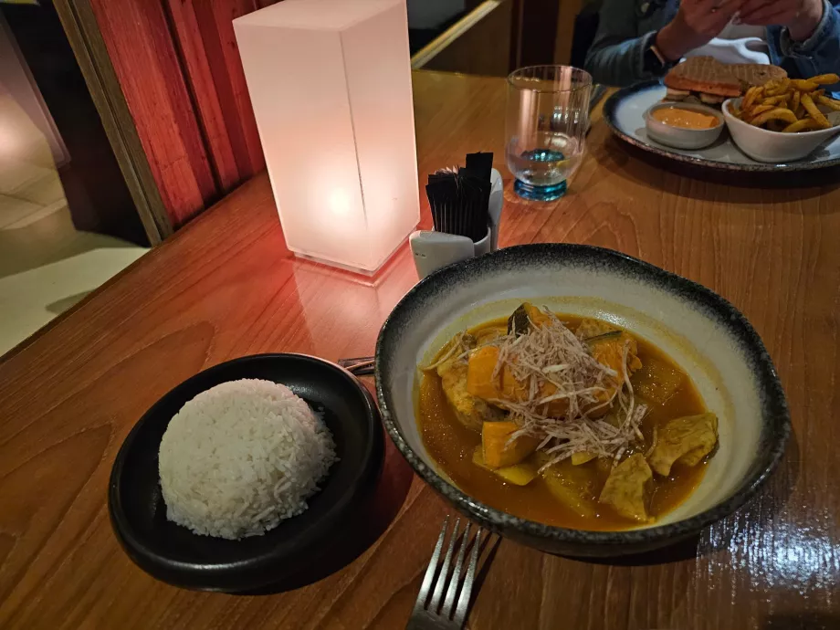 Middag i hotellets restaurang