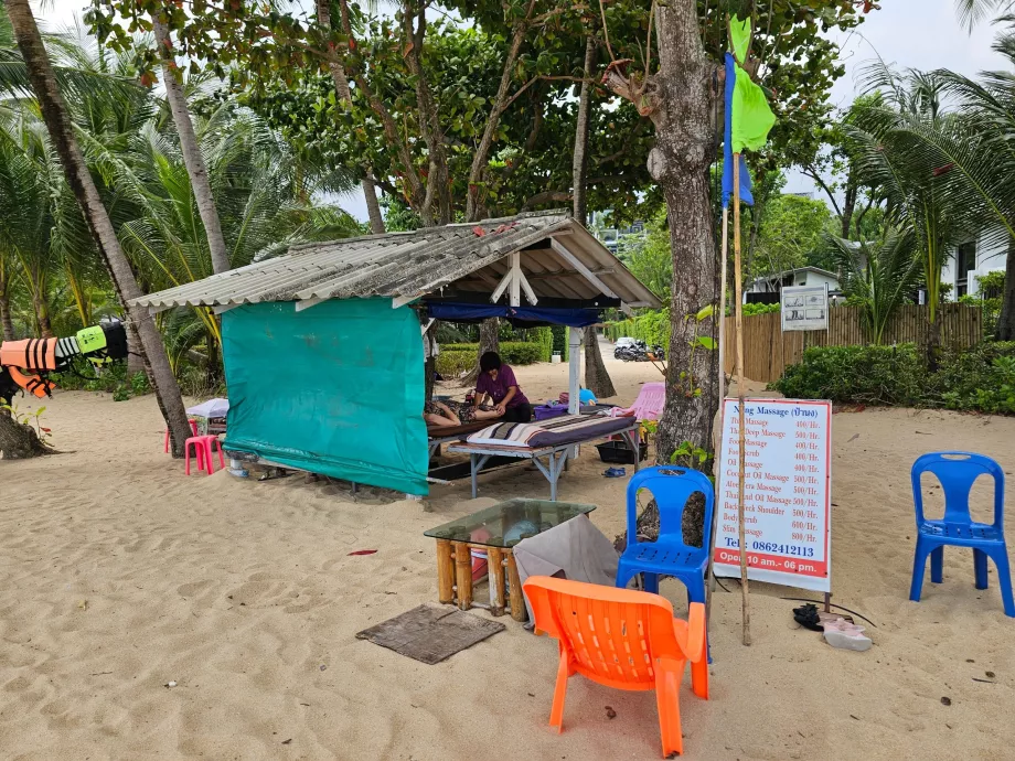 Massage på stranden vid hotellet