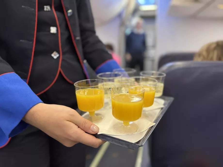 Välkomstdrink i business class Smartwings