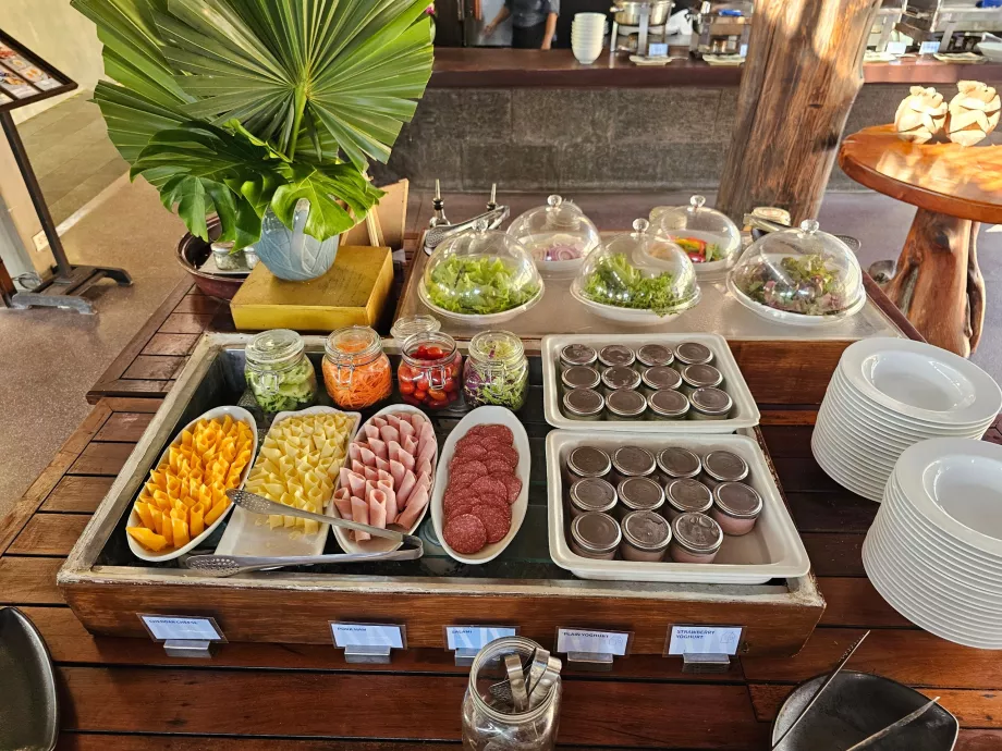 Frukost - skinka, ost och grönsaker