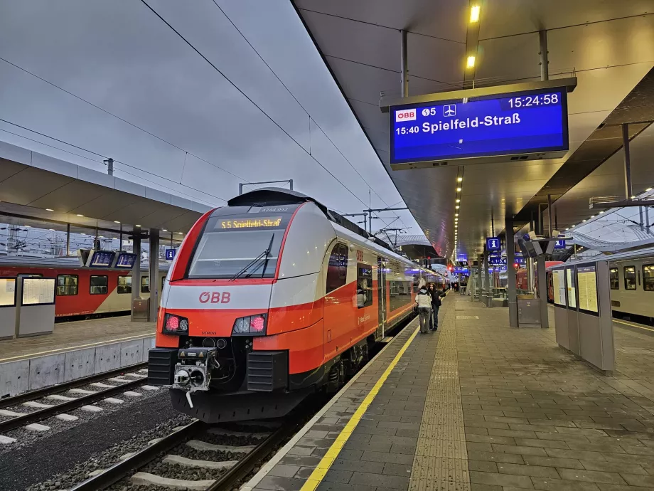 Tåglinje S5 mot Spielfeld och Graz flygplats