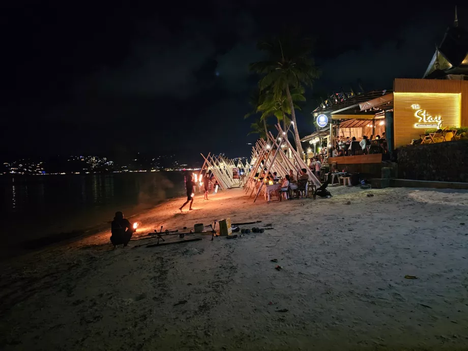 Eldshow på stranden i Chaweng