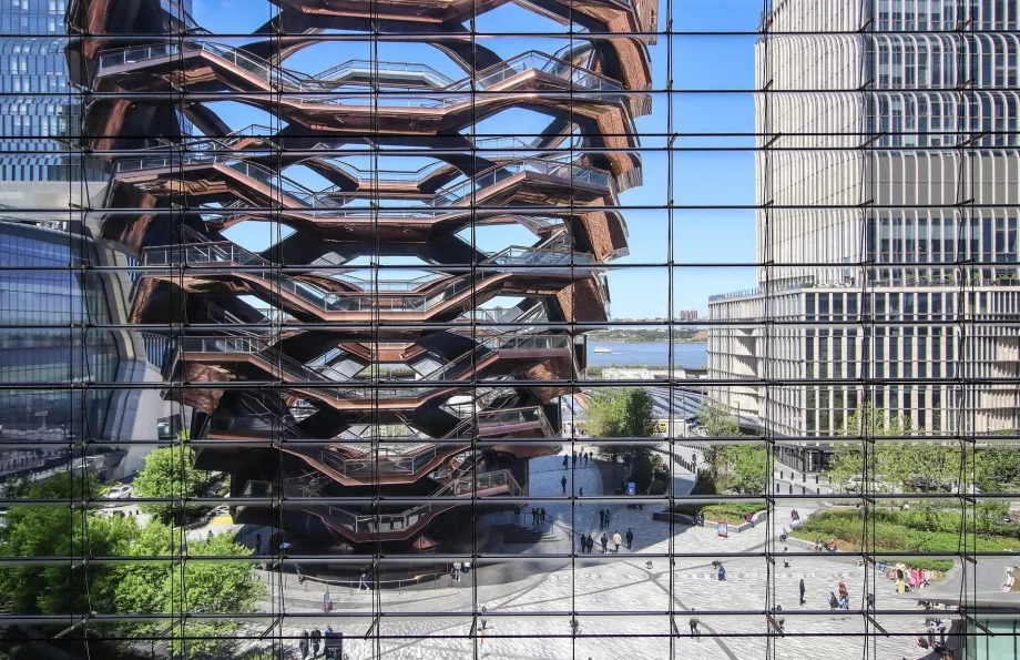 Fartyget sett från skyskrapan The Edge