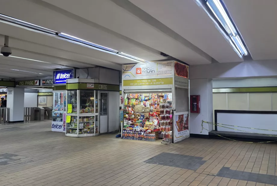 Små försäljningsstånd vid stationer
