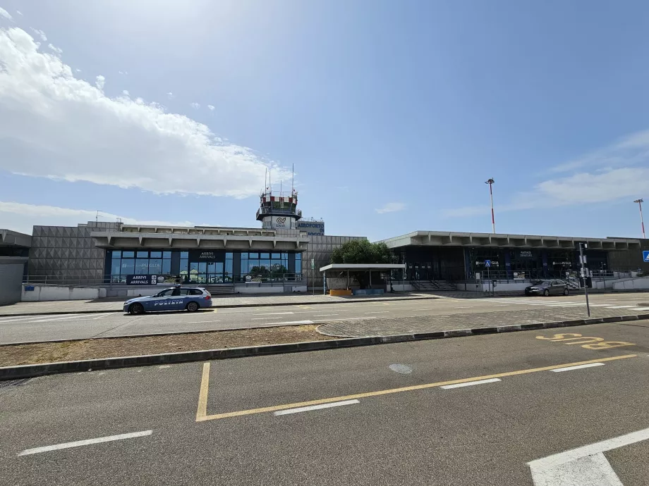 ankomst till flygplatsen Foggia