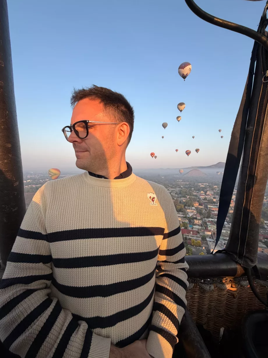 Jag i en ballong över pyramiderna
