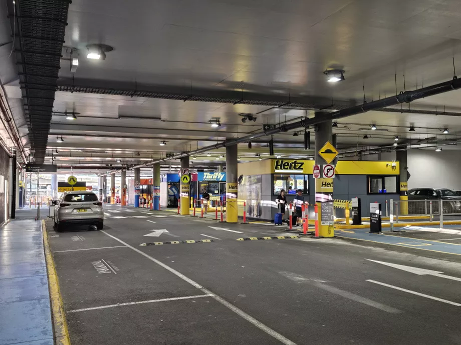 Biluthyrningsdiskar i garage