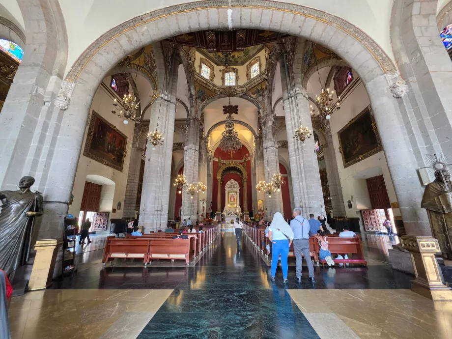 Interiör av Antigua Basilica