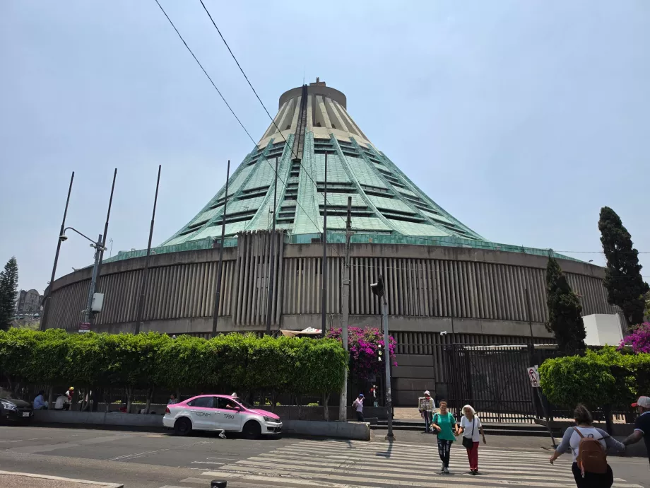 Utsikt över basilikan från baksidan