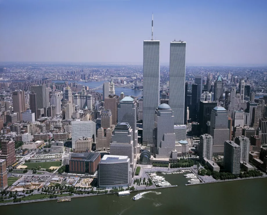 Tvillingtornens ursprungliga utseende före attackerna i september 2001