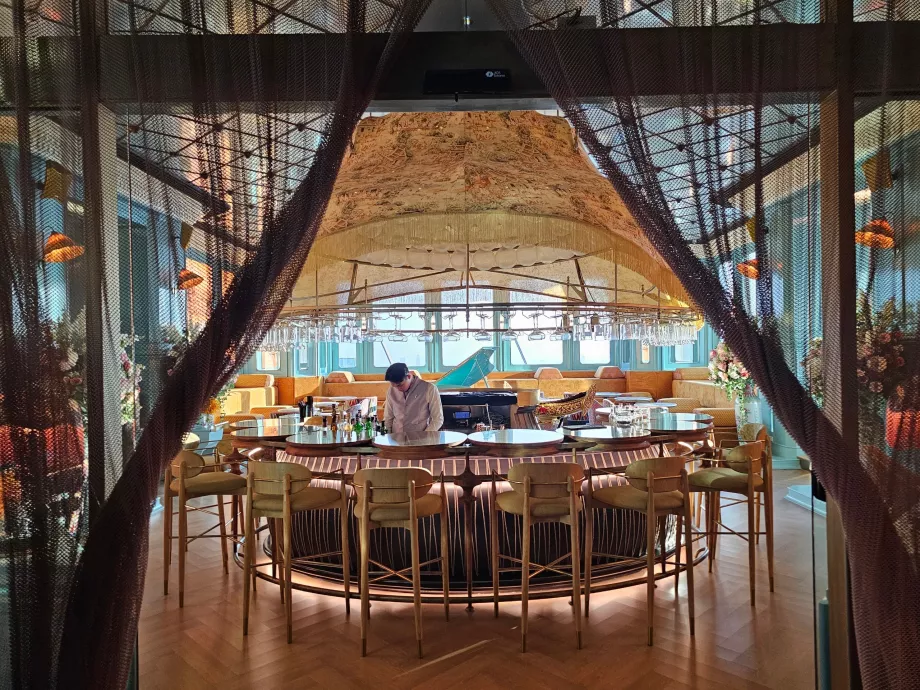 Akara Sky Hanuman - restaurang