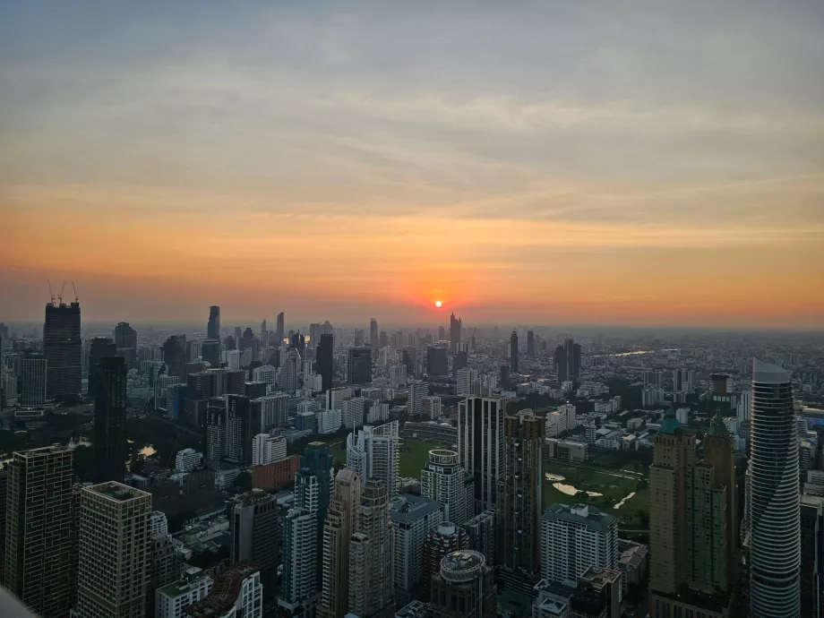 Solnedgång från Akara Sky Hanuman