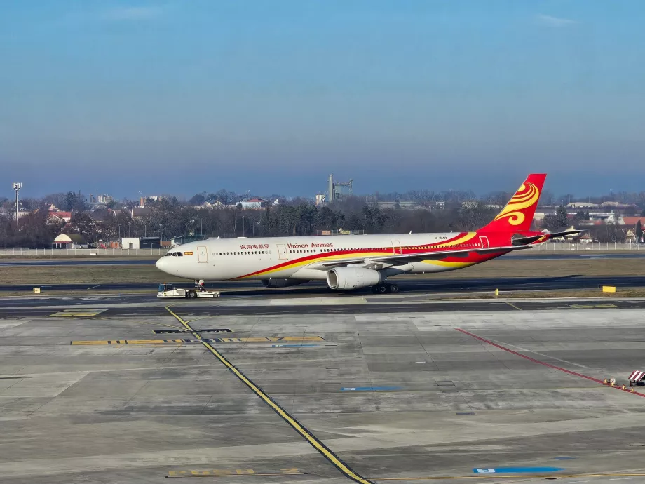 Airbus A330-300 Hainan Airlines i Prag
