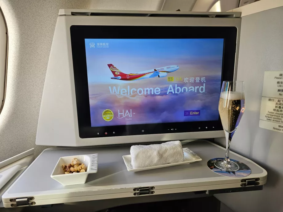 Välkomstdrink, handduk och skärm