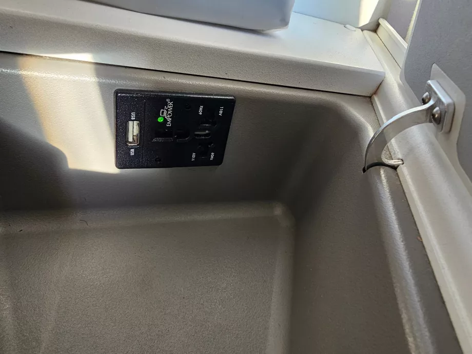 Uttag och USB-kontakt