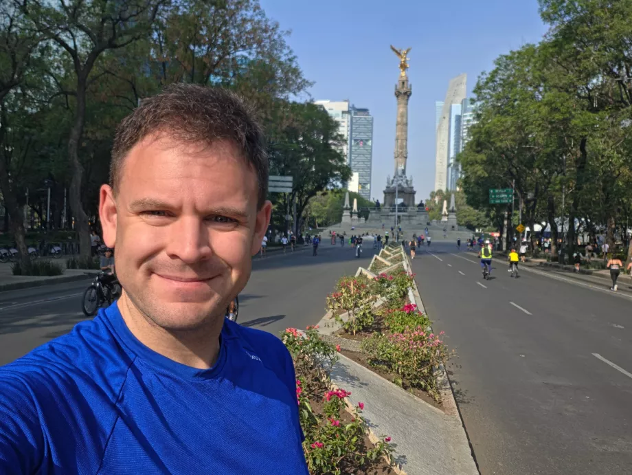 Jag på min söndagsmorgonjogging längs Reforma-gatan