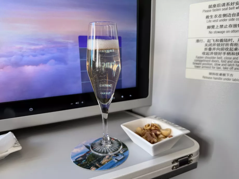 Välkomstdrink och nötter