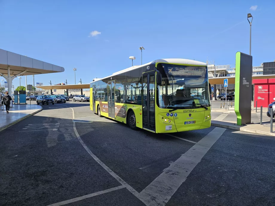 Skyttelbuss mellan terminalerna