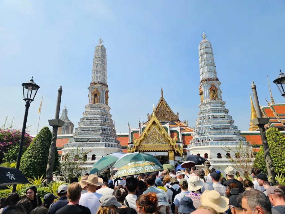 Grand Palace, folkmassor