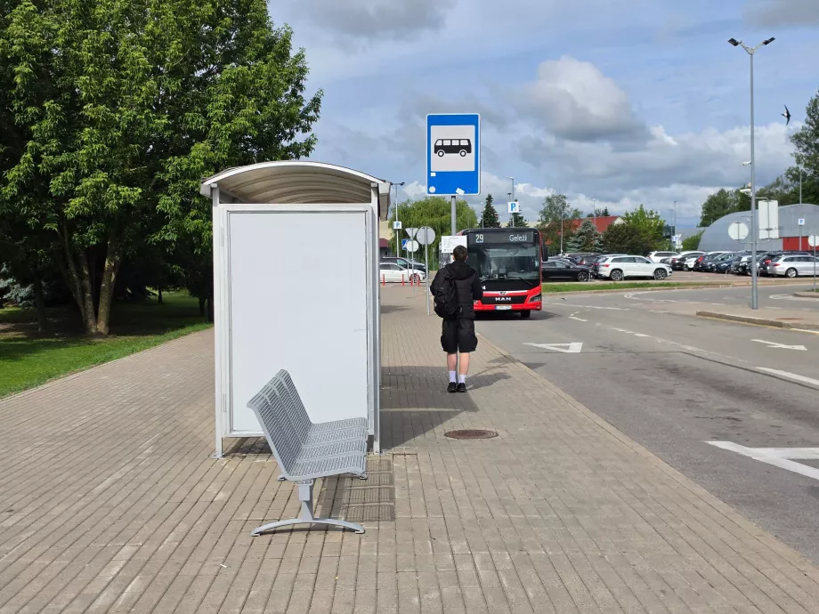 Busshållplats för stads- och långfärdsbussar