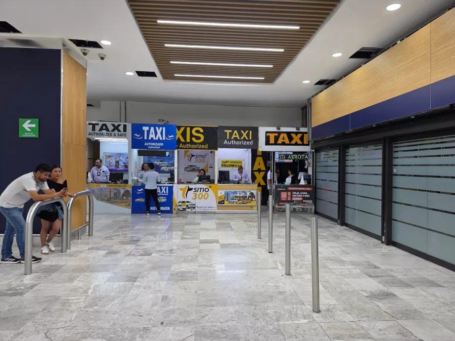 Taxidiskar i ankomsthallen