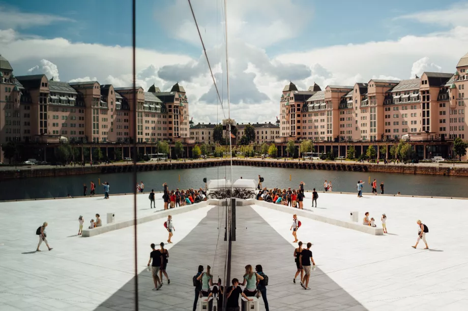 Spegling av Oslo på Operan