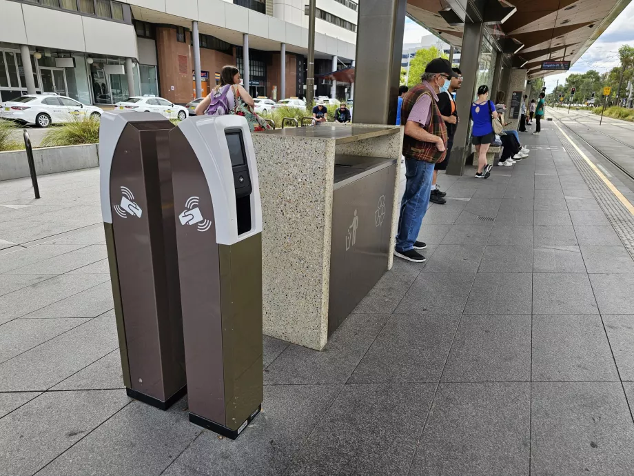 Validerare vid spårvagnshållplatsen