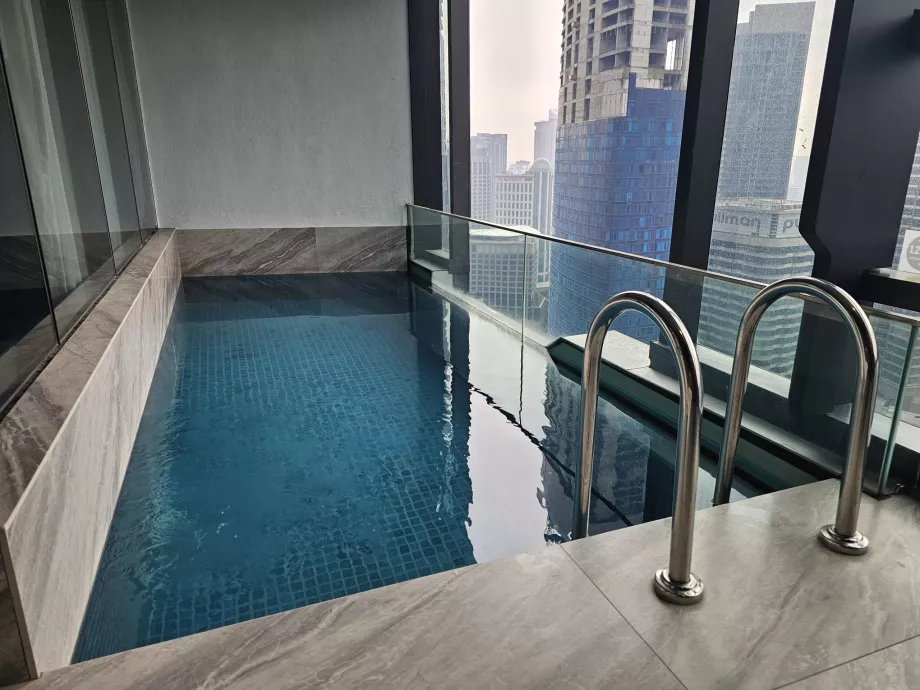 Swimmingpool på balkongen