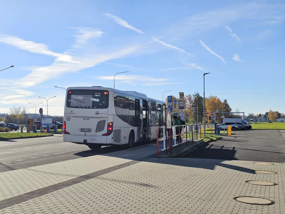 Busshållplats i riktning mot Nový Jičín, Kopřivnice m.fl.