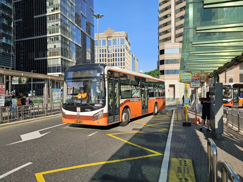 Buss riktning Macao flygplats till Praca Ferreira Amaral station