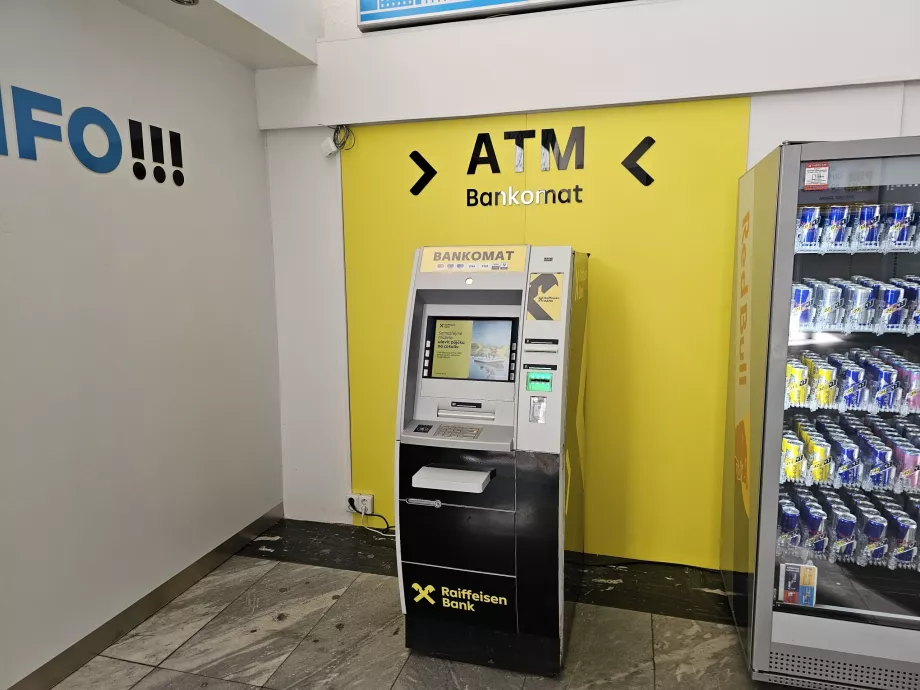 Bankomat i ankomsthallen