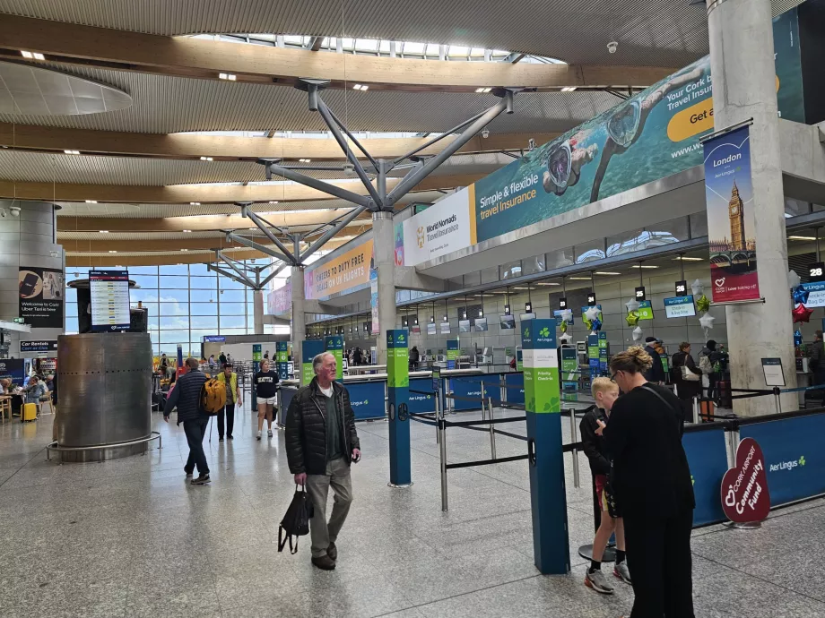 Incheckningsdiskar i avgångshallen