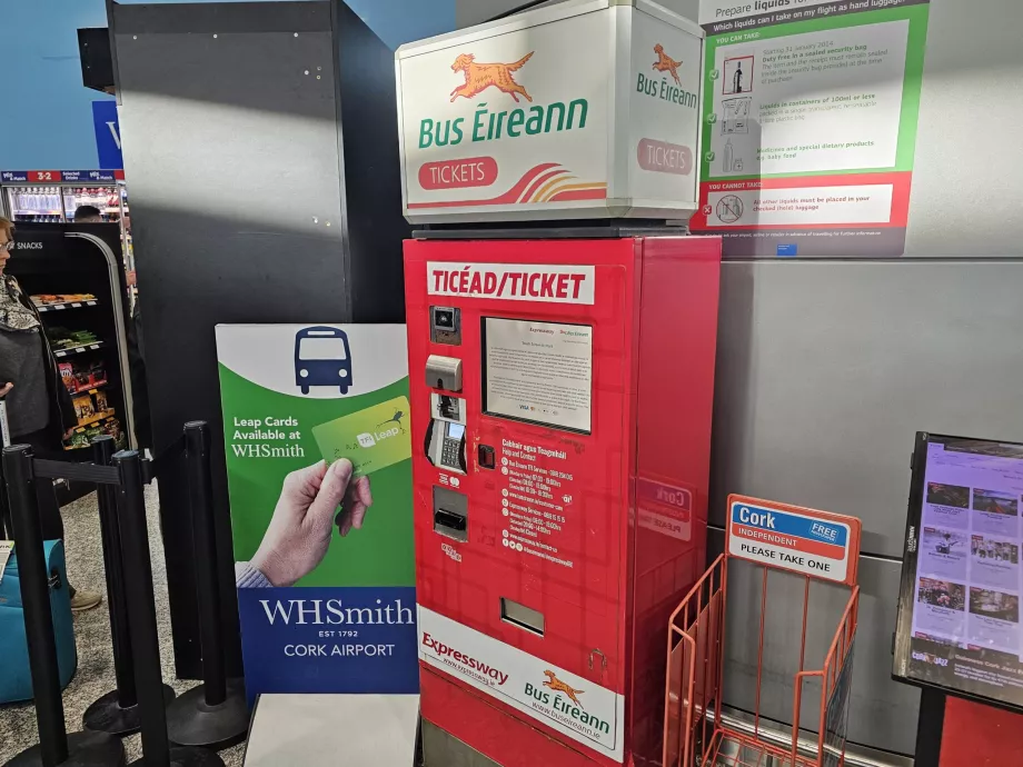 Biljettautomat inne i ankomsthallen