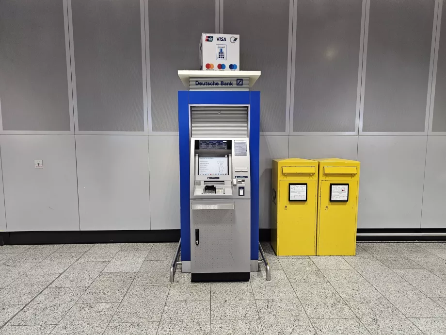Deutsche Bank ATM, ankomsthallen, terminal 1