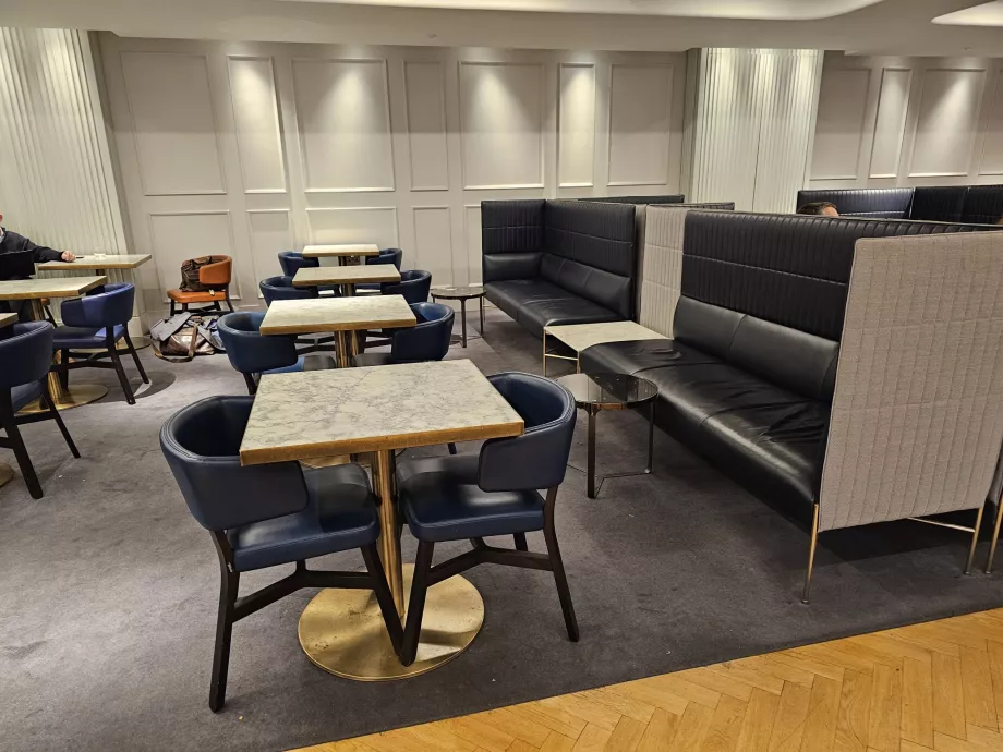 Matbord på 1:a våningen