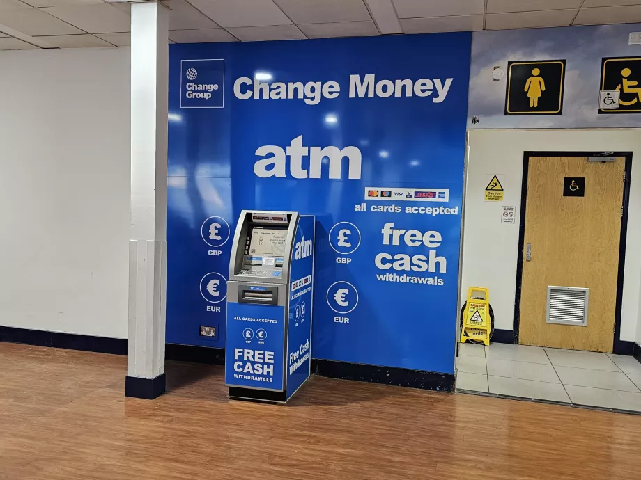 Bankomat i ankomsthallen