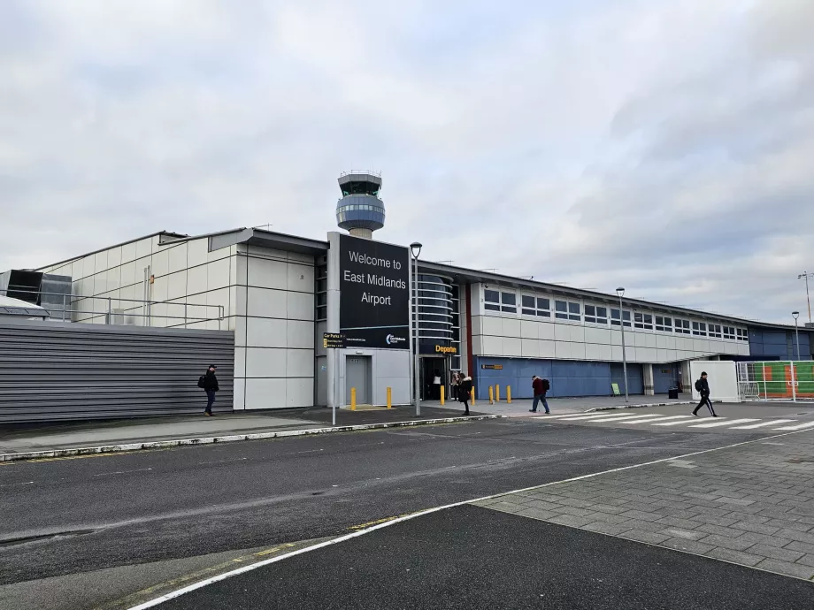 East Midlands Airport avgångshall