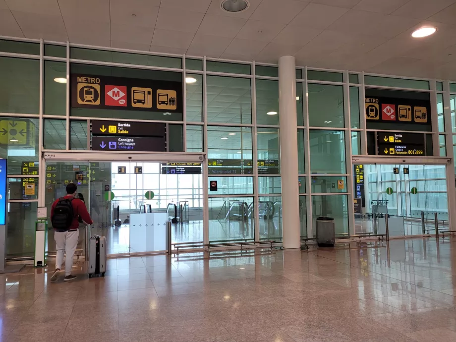 Vägbeskrivning till tunnelbanan från Terminal 1