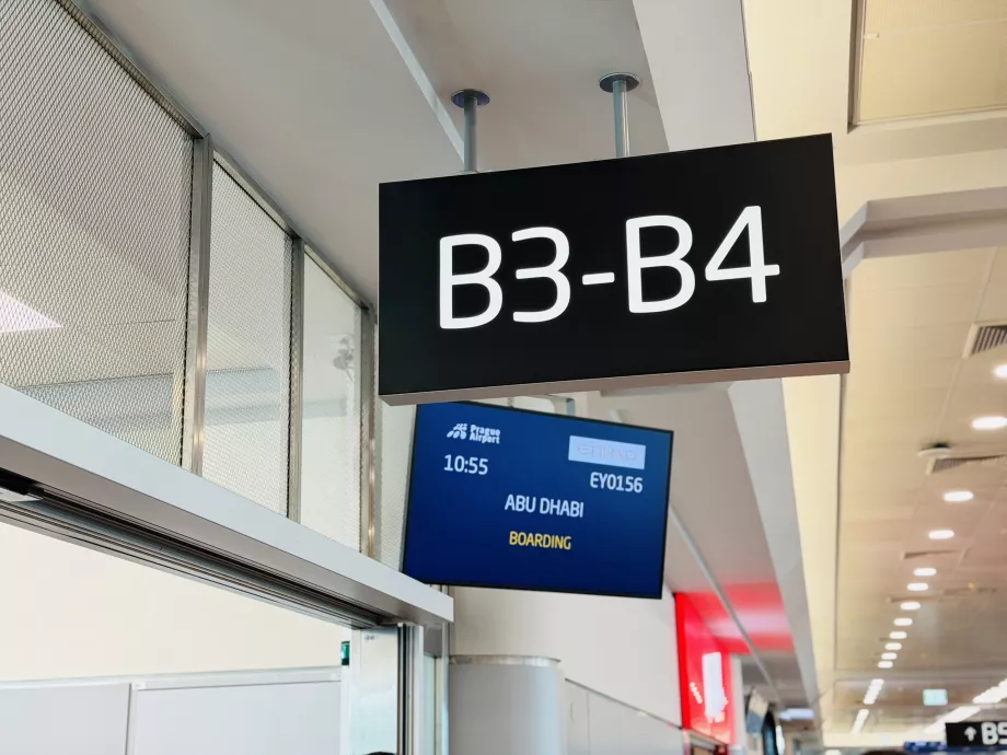 Gate för ombordstigning på flight EY156