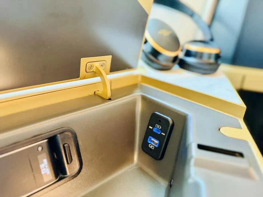 USB-C- och USB-B-uttag för laddning