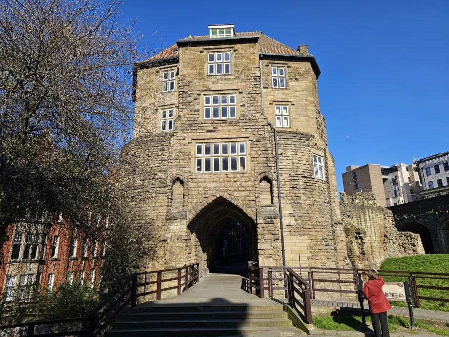 Newcastle Castle, Svarta porten