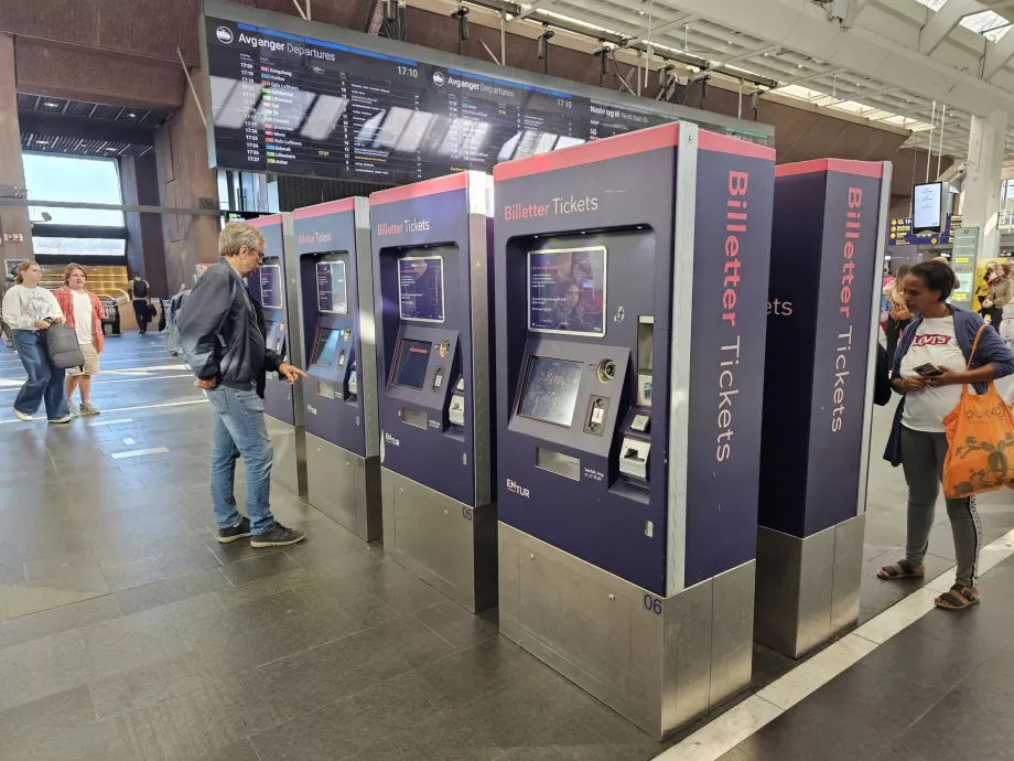 Varuautomater på huvudstationen (endast VY-tåg)