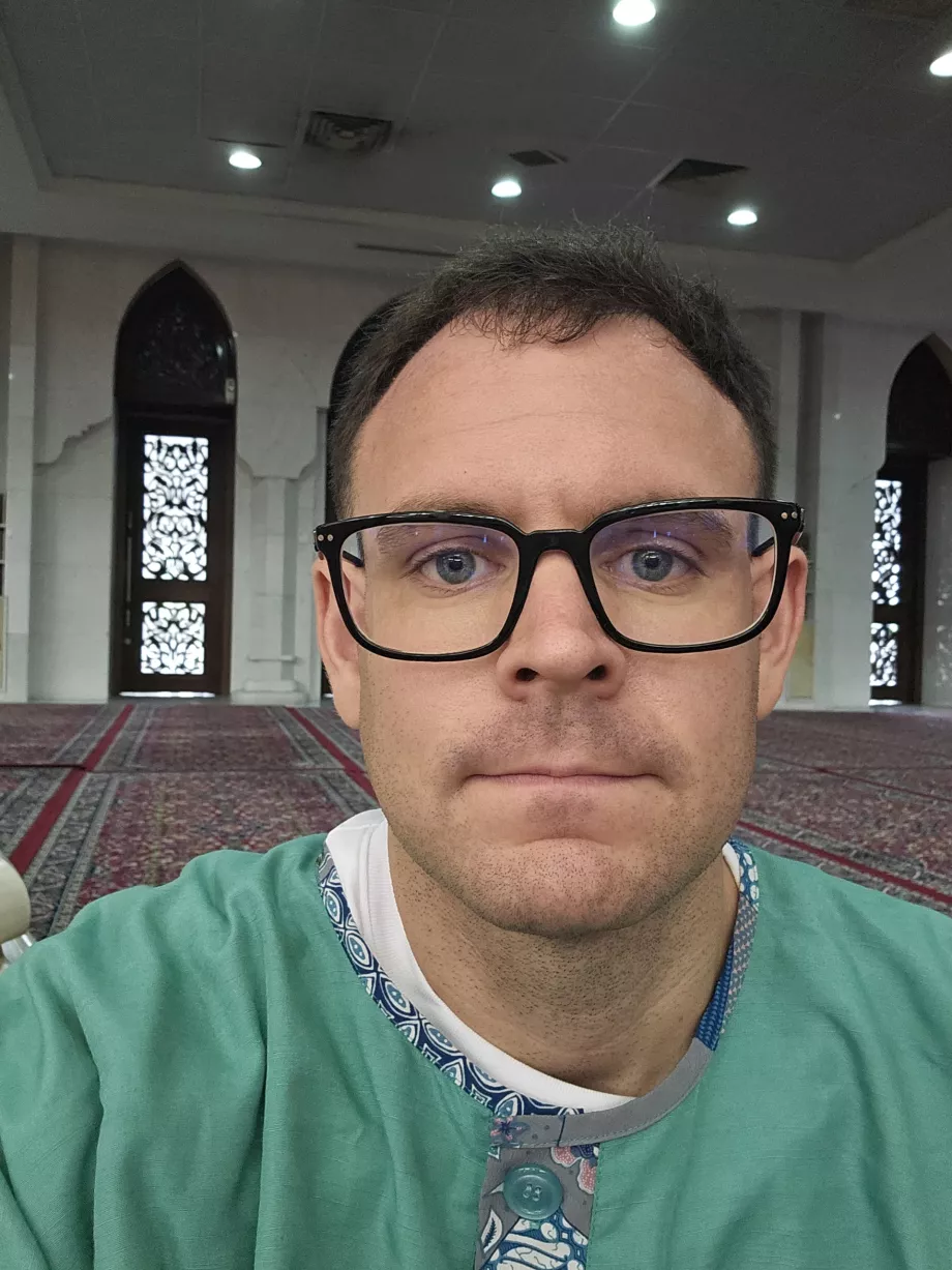 Federal Territory Mosque, lånad mantel