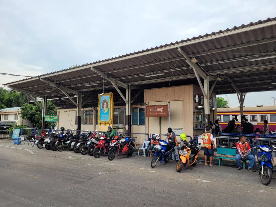 Thonburi järnvägsstation