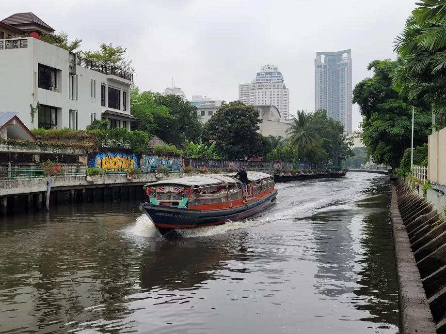 Khlong båt
