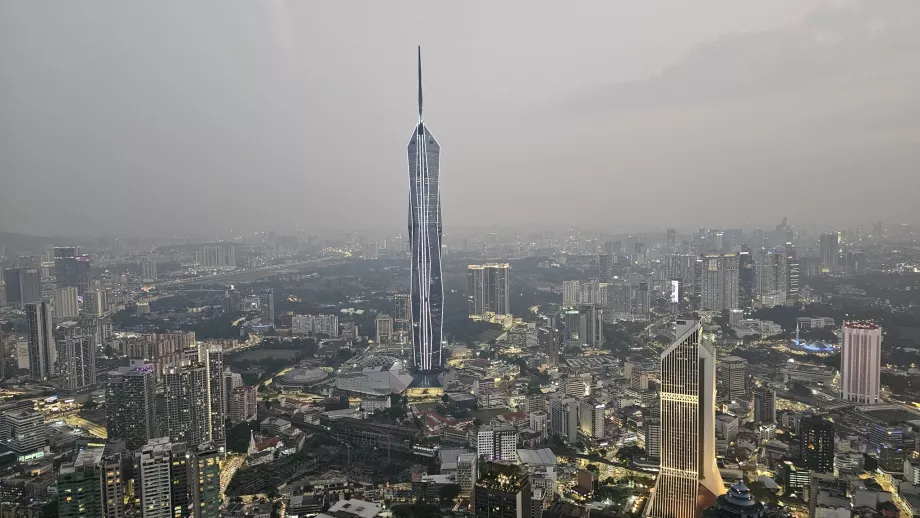 Utsikt över skyskrapan Merdeka 118 från Menara Tower