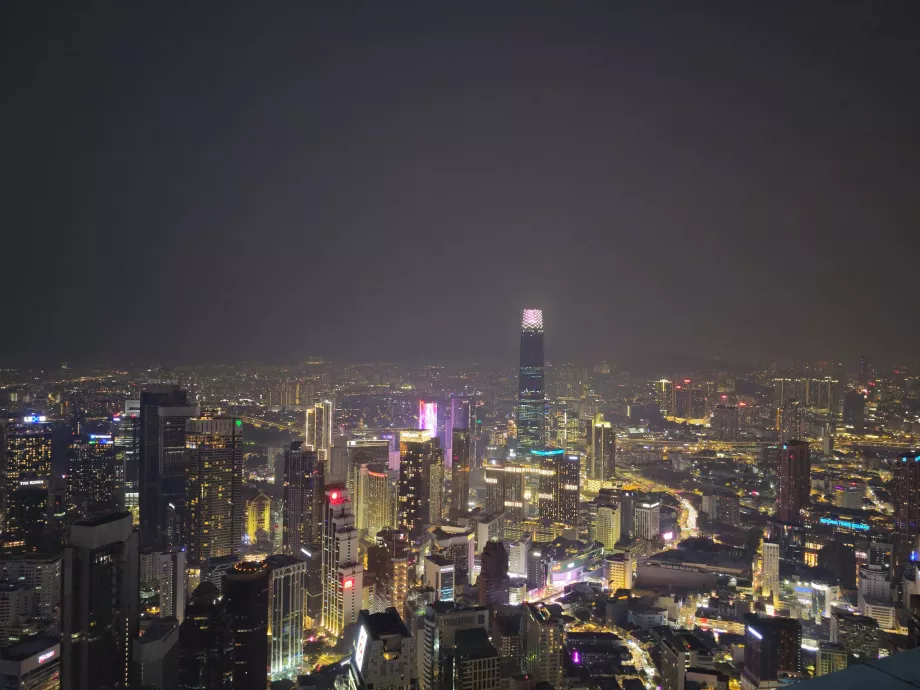 Kuala Lumpur på natten från Menara Tower