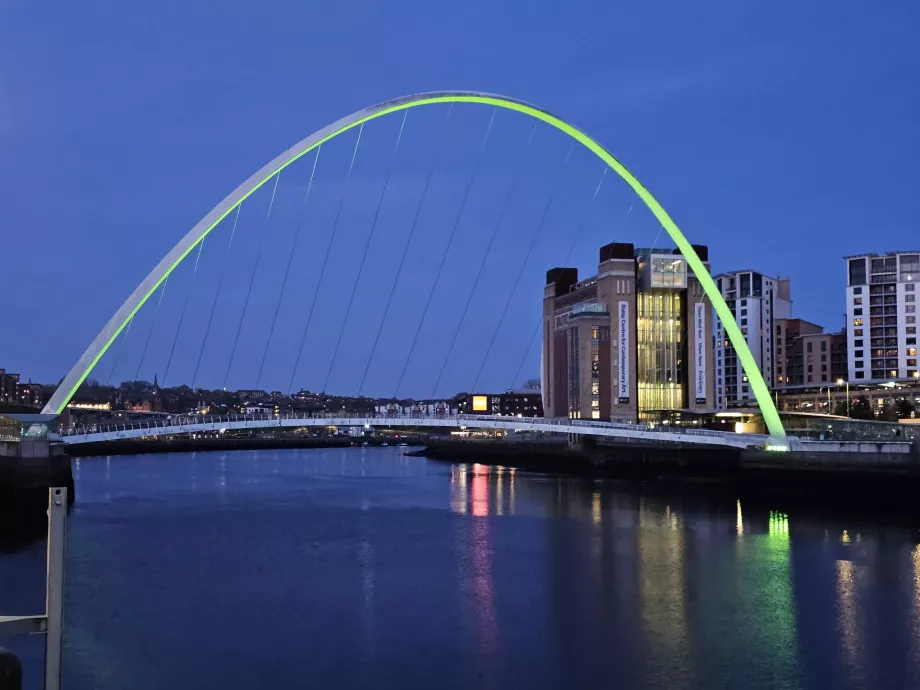 Millennium Bridge på natten