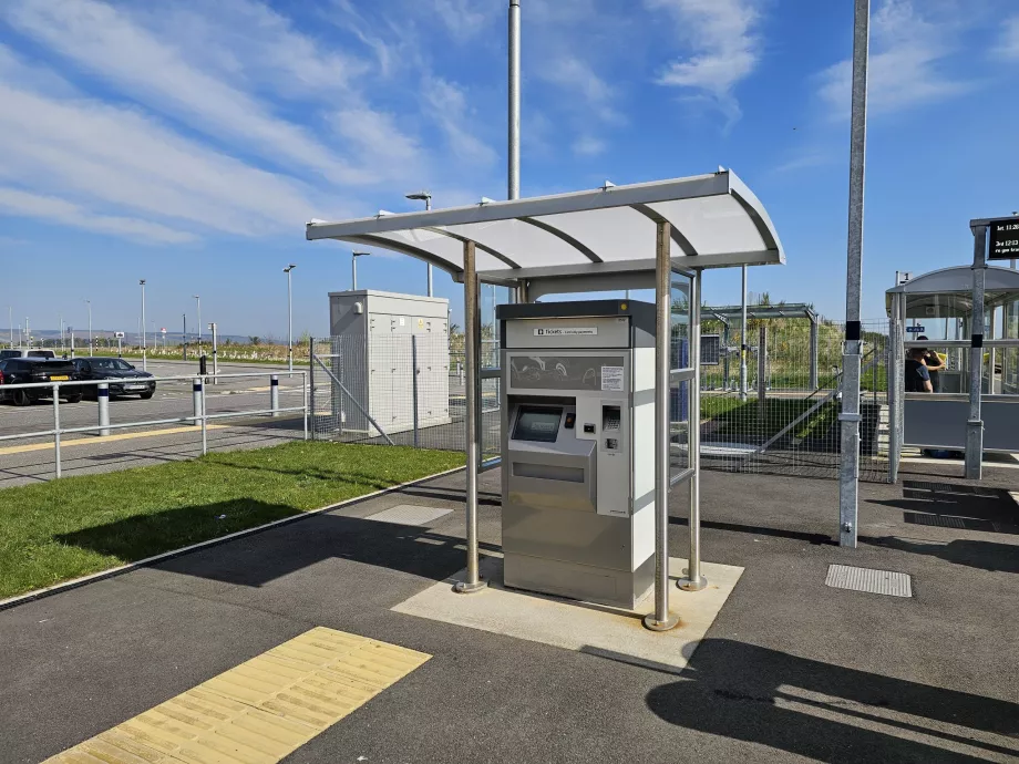 Biljettautomat på tågperrongen